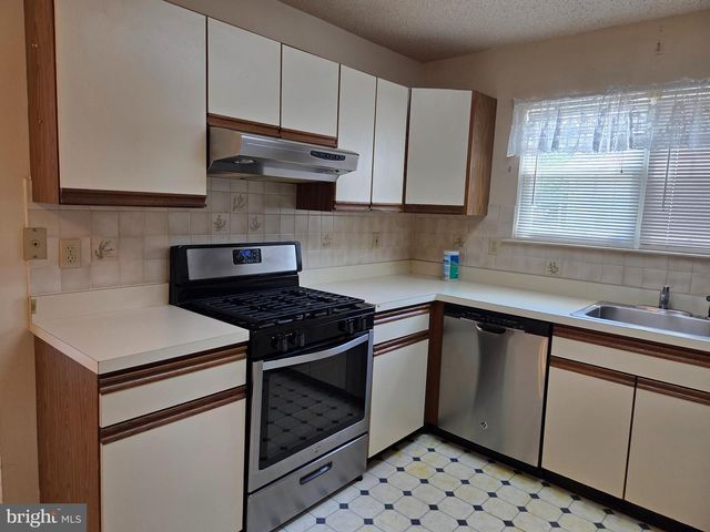 9 DOVE TREE CT, Barnegat, NJ 08005