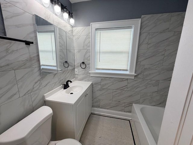 3024 N 44th STREET, Milwaukee, WI 53210