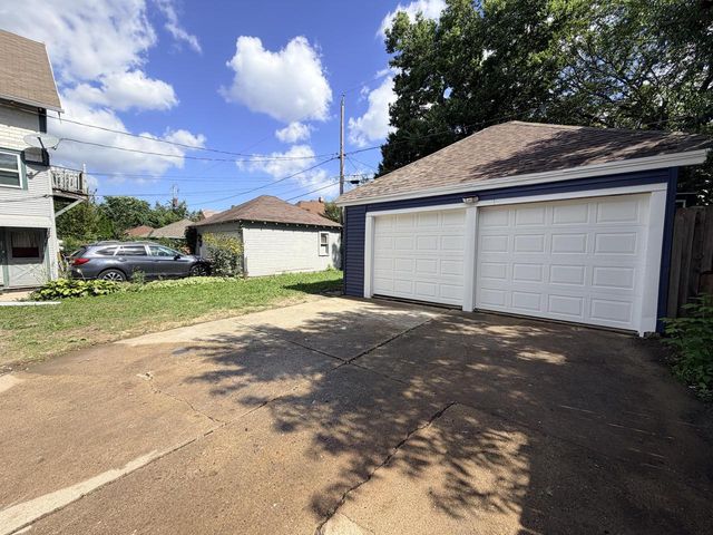 3024 N 44th STREET, Milwaukee, WI 53210