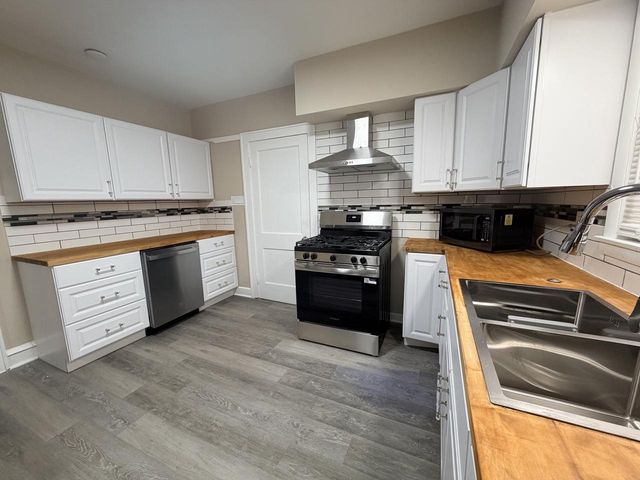 3024 N 44th STREET, Milwaukee, WI 53210