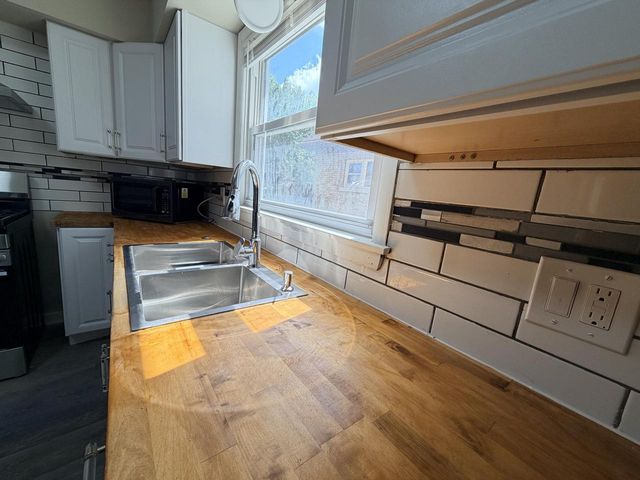 3024 N 44th STREET, Milwaukee, WI 53210
