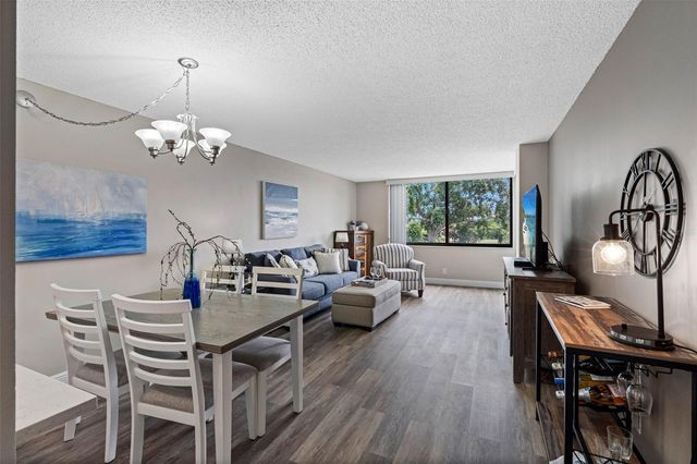 6158 PALMA DEL MAR BOULEVARD S 305, St Petersburg, FL 33715