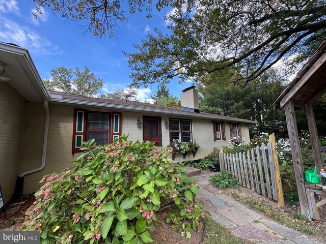 4079 WILSHIRE DR, York, PA 17402