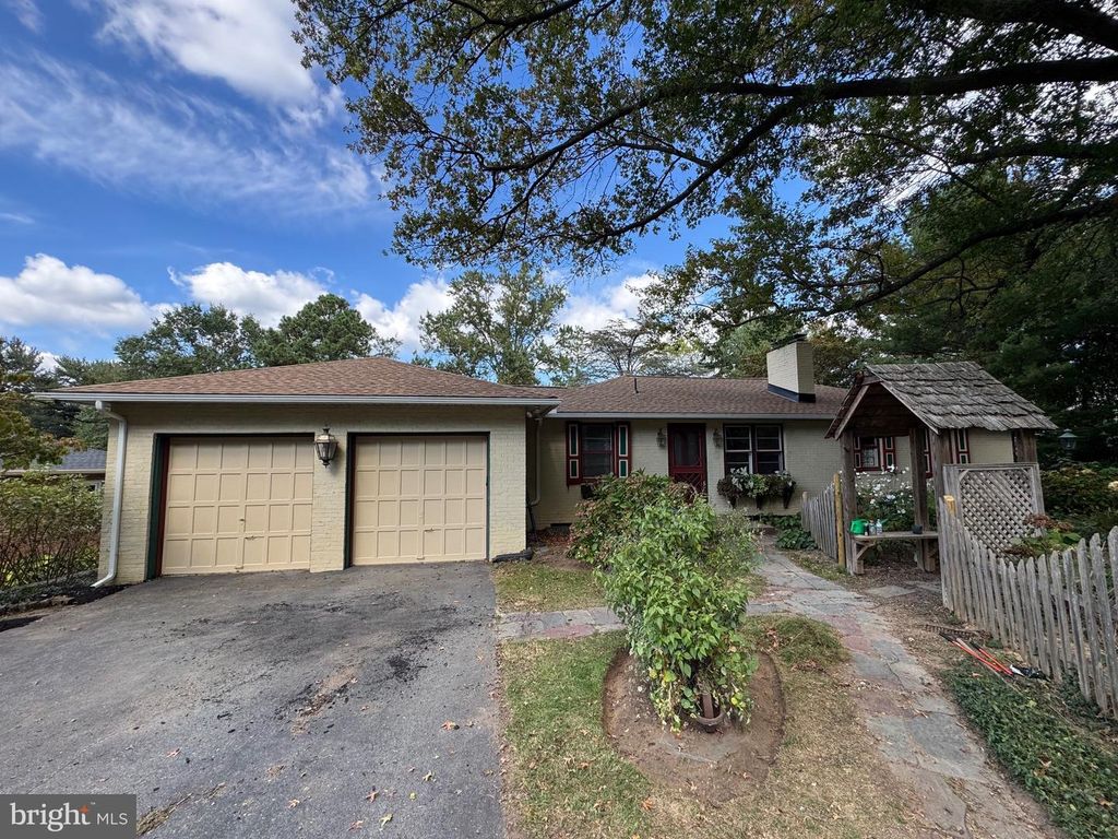 4079 WILSHIRE DR, York, PA 17402