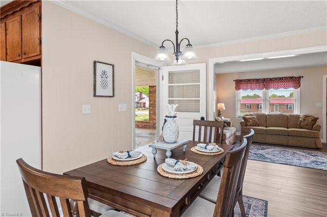 200 Beckford Drive, Lexington, NC 27295