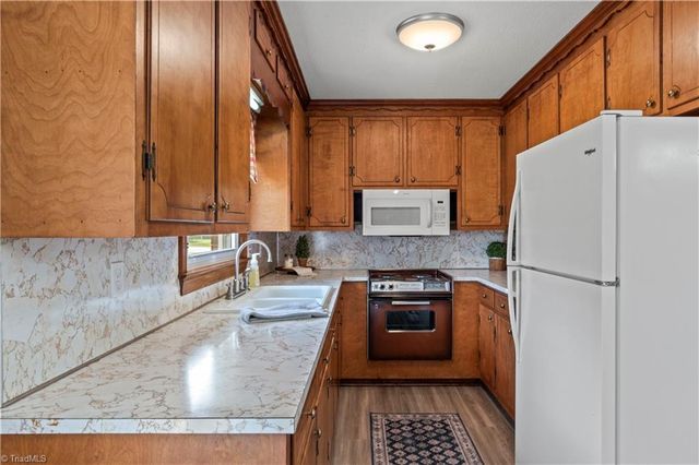 200 Beckford Drive, Lexington, NC 27295