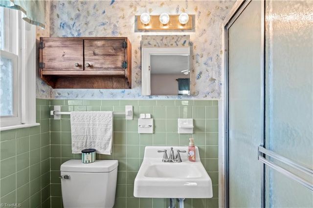 200 Beckford Drive, Lexington, NC 27295