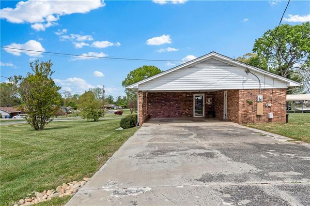 200 Beckford Drive, Lexington, NC 27295
