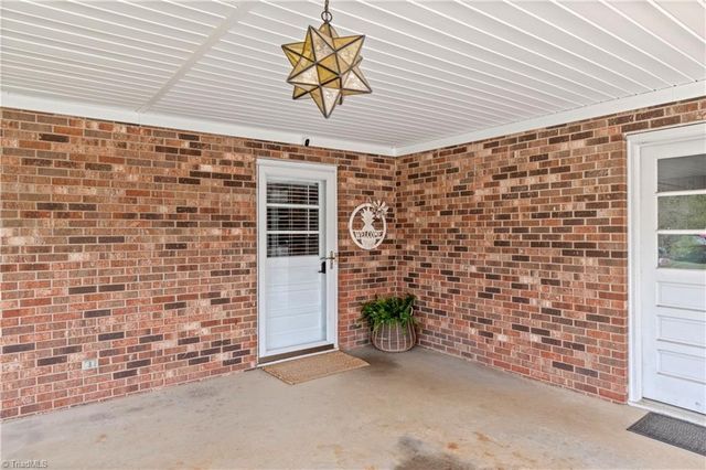 200 Beckford Drive, Lexington, NC 27295