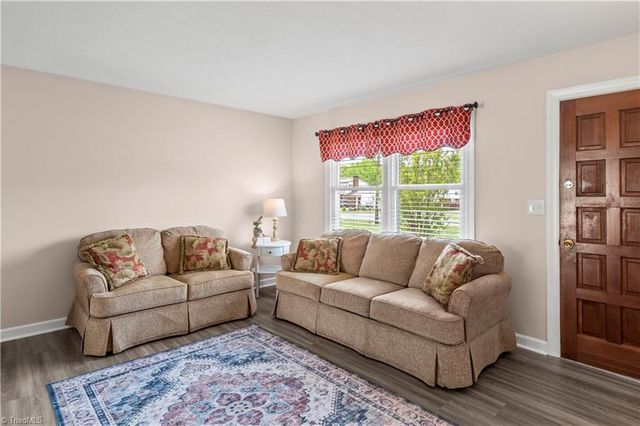 200 Beckford Drive, Lexington, NC 27295