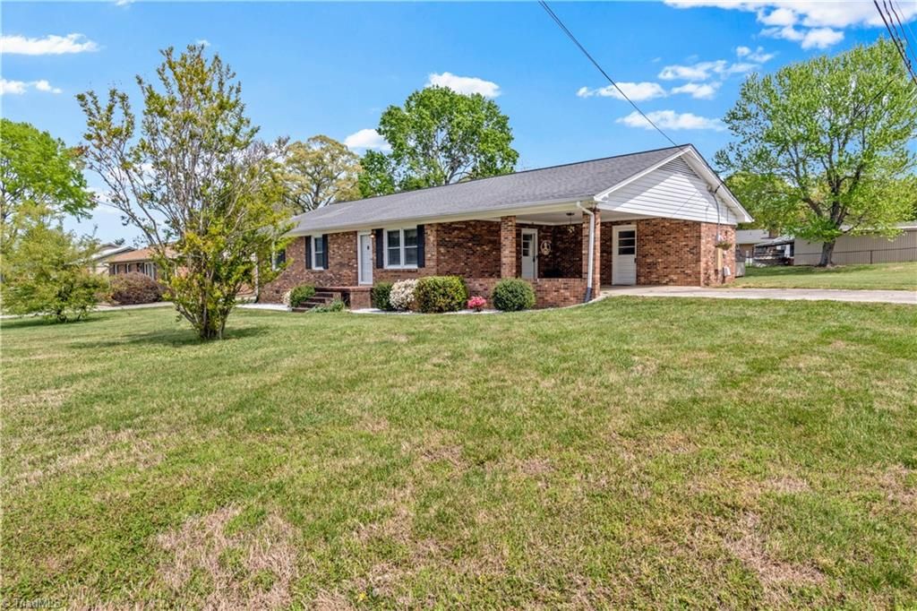200 Beckford Drive, Lexington, NC 27295