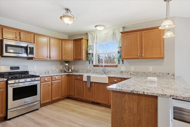 57 Happy Hollow LANE, Oconomowoc, WI 53066