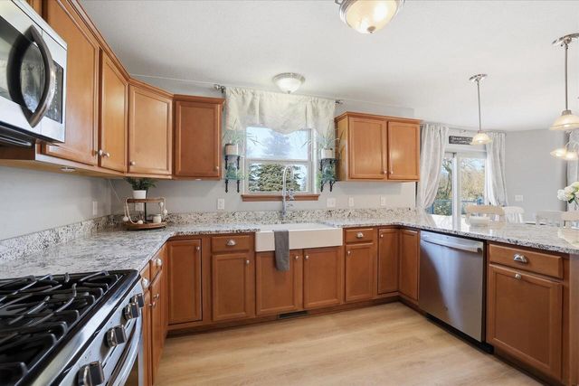 57 Happy Hollow LANE, Oconomowoc, WI 53066