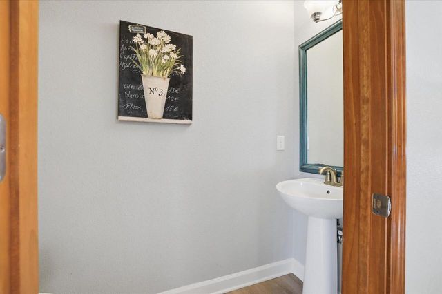 57 Happy Hollow LANE, Oconomowoc, WI 53066