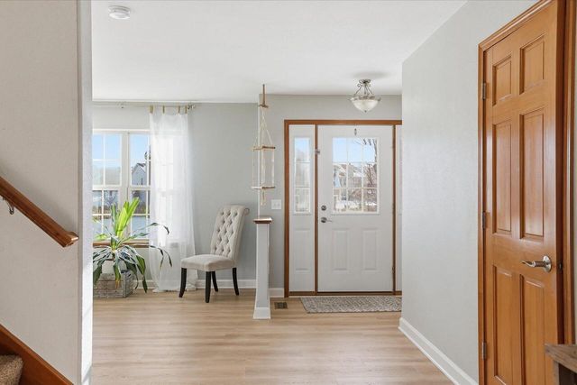 57 Happy Hollow LANE, Oconomowoc, WI 53066