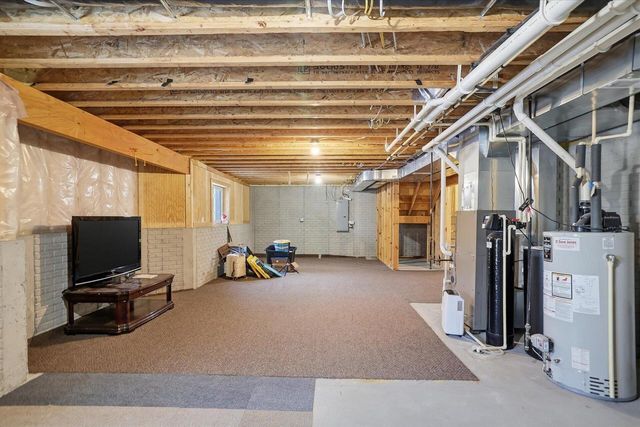 57 Happy Hollow LANE, Oconomowoc, WI 53066