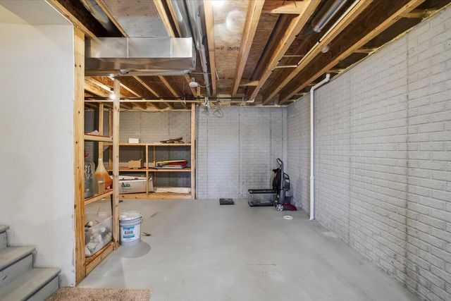 57 Happy Hollow LANE, Oconomowoc, WI 53066