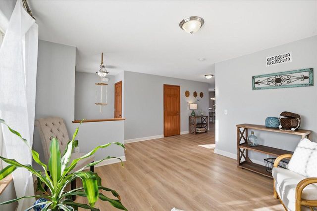 57 Happy Hollow LANE, Oconomowoc, WI 53066