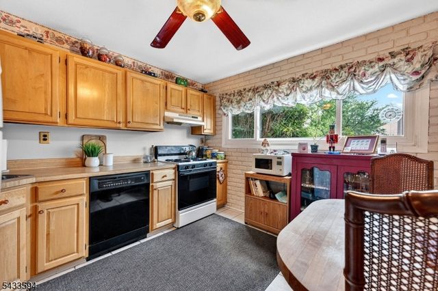 203 Brookside Ln, Hillsborough Twp., NJ 08844