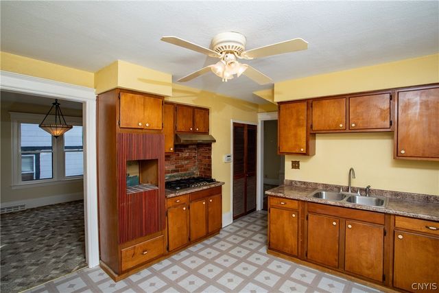 122 Charmouth Drive, Syracuse, NY 13207