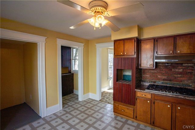 122 Charmouth Drive, Syracuse, NY 13207