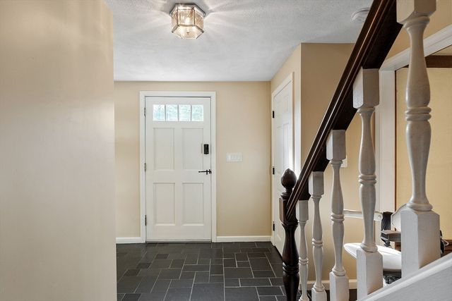 16 Minehan Ln, Marlborough, MA 01752