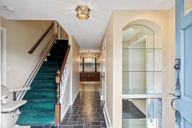 16 Minehan Ln, Marlborough, MA 01752