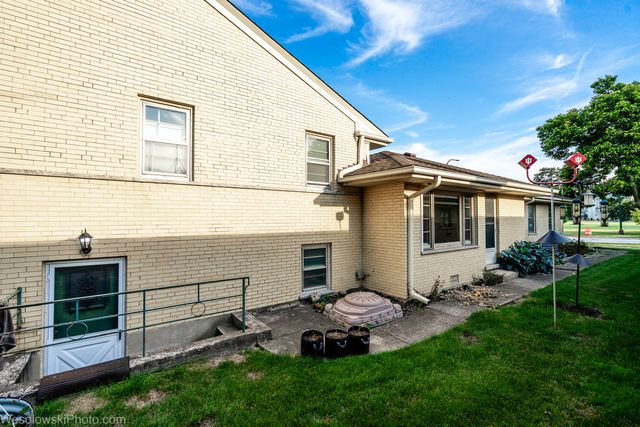 6400 N KNOX Avenue, Lincolnwood, IL 60712