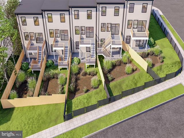 5221 F ST SE, Washington, DC 20019