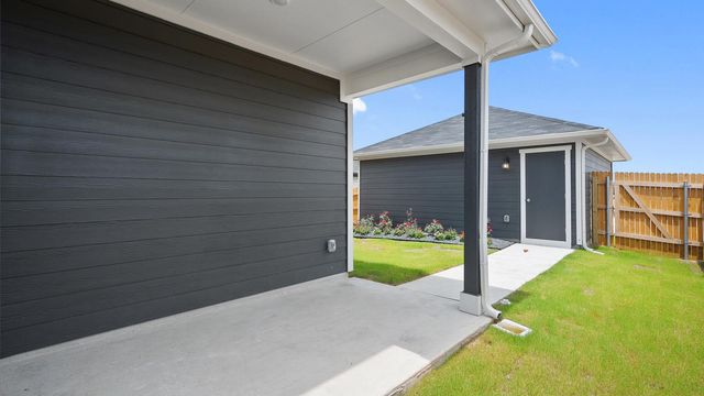 300 PUERTO PLATA Ave, Bastrop, TX 78602