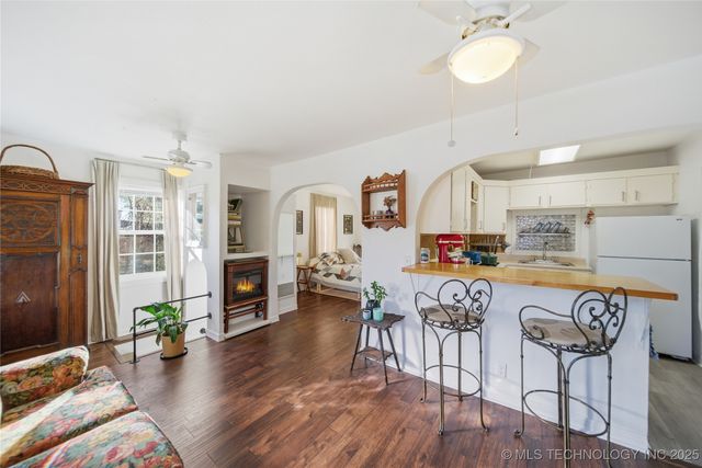 1026 Valley Drive, Sand Springs, OK 74063