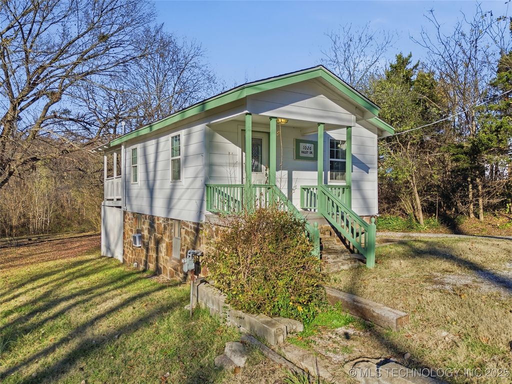 1026 Valley Drive, Sand Springs, OK 74063