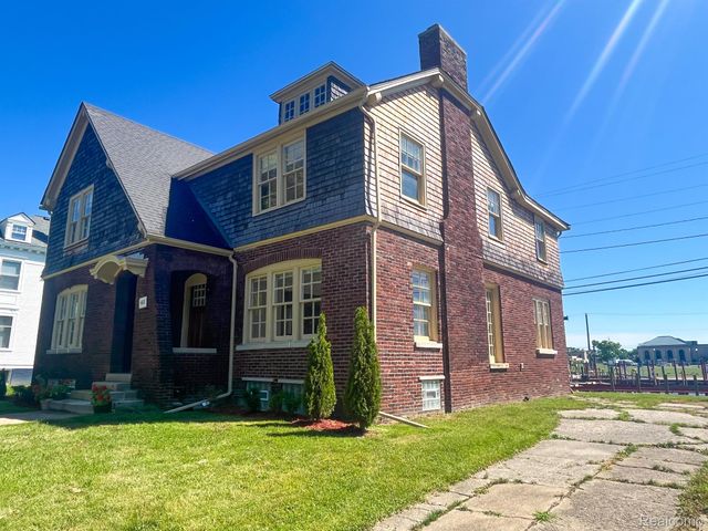 488 PARKVIEW Drive, Detroit, MI 48214