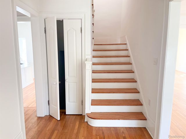 488 PARKVIEW Drive, Detroit, MI 48214