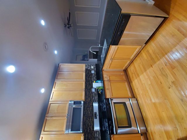 2355 W CONGRESS Parkway 2, Chicago, IL 60612