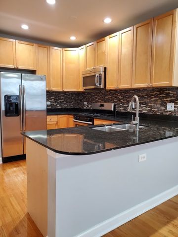 2355 W CONGRESS Parkway 2, Chicago, IL 60612