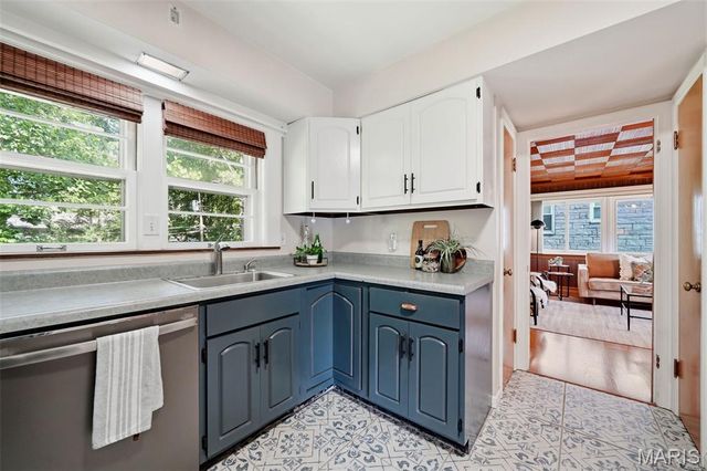 250 Turf Court, Webster Groves, MO 63119