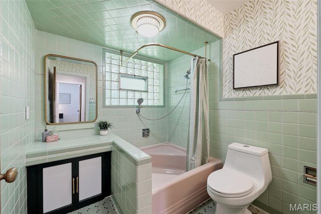 250 Turf Court, Webster Groves, MO 63119