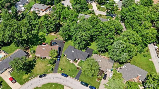 250 Turf Court, Webster Groves, MO 63119