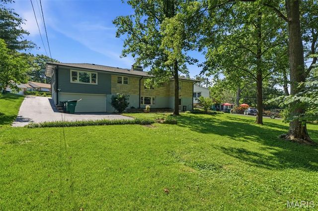 250 Turf Court, Webster Groves, MO 63119