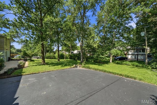 250 Turf Court, Webster Groves, MO 63119