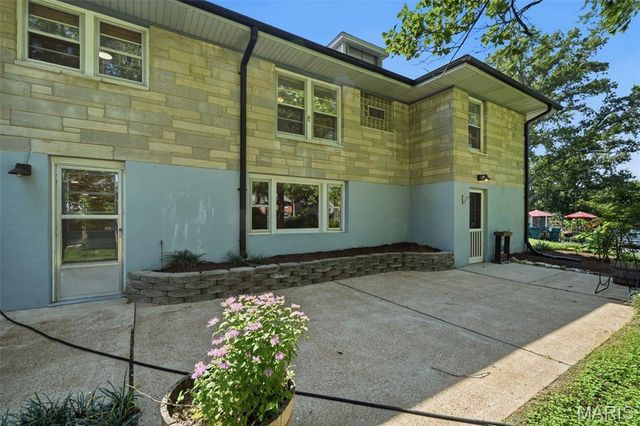 250 Turf Court, Webster Groves, MO 63119
