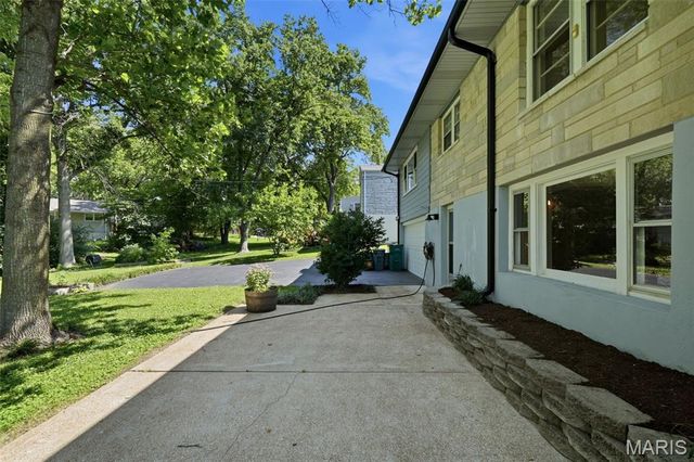 250 Turf Court, Webster Groves, MO 63119