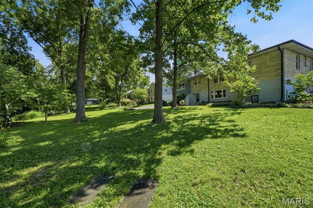 250 Turf Court, Webster Groves, MO 63119