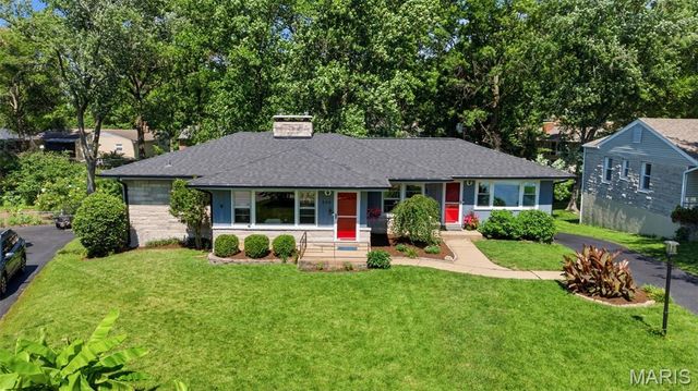 250 Turf Court, Webster Groves, MO 63119