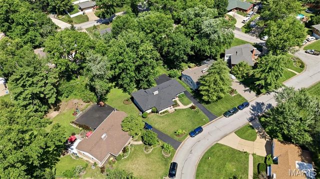 250 Turf Court, Webster Groves, MO 63119