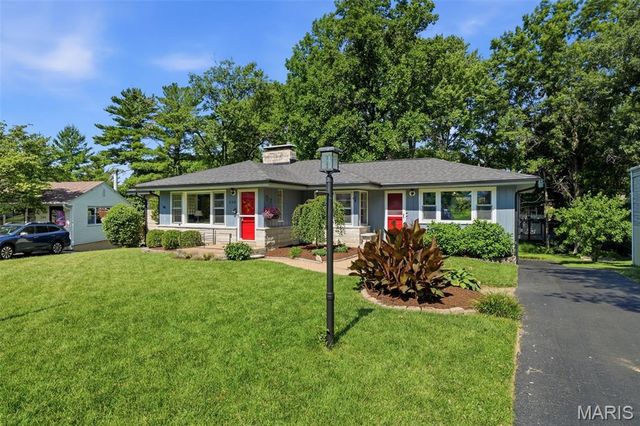 250 Turf Court, Webster Groves, MO 63119