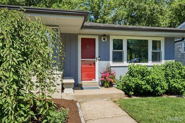 250 Turf Court, Webster Groves, MO 63119