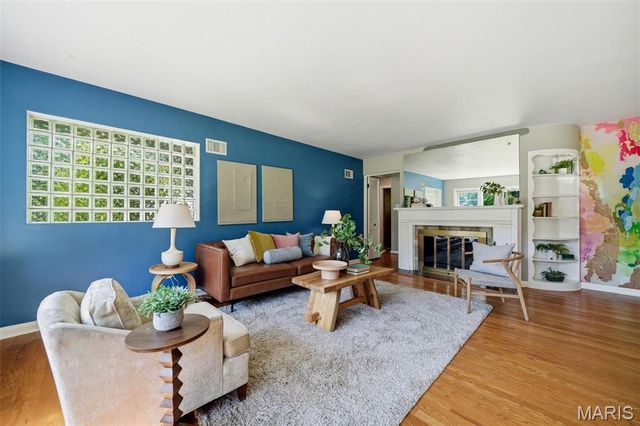 250 Turf Court, Webster Groves, MO 63119