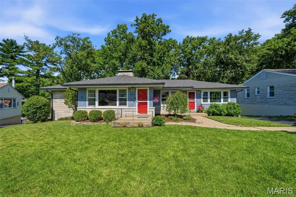 250 Turf Court, Webster Groves, MO 63119